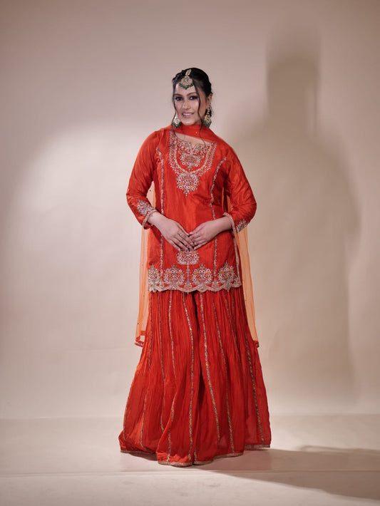 Elegant Traditional Attire with Intricate Detailing TT044