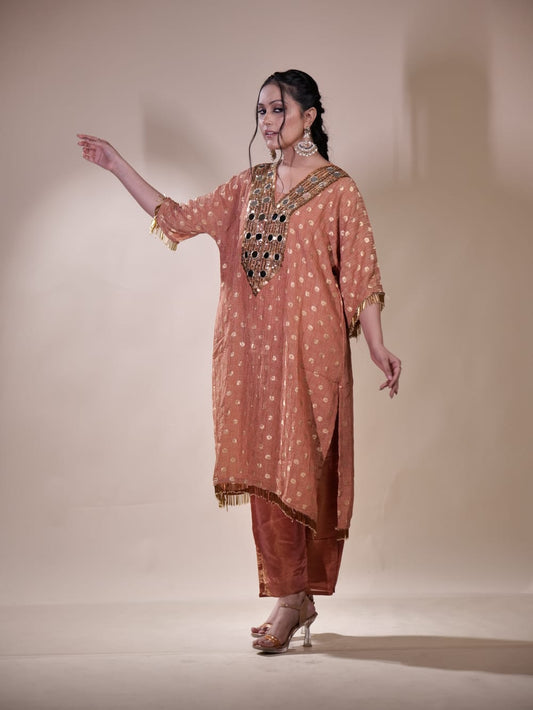 Elegant Traditional Ensemble with Intricate Detailing TT050
