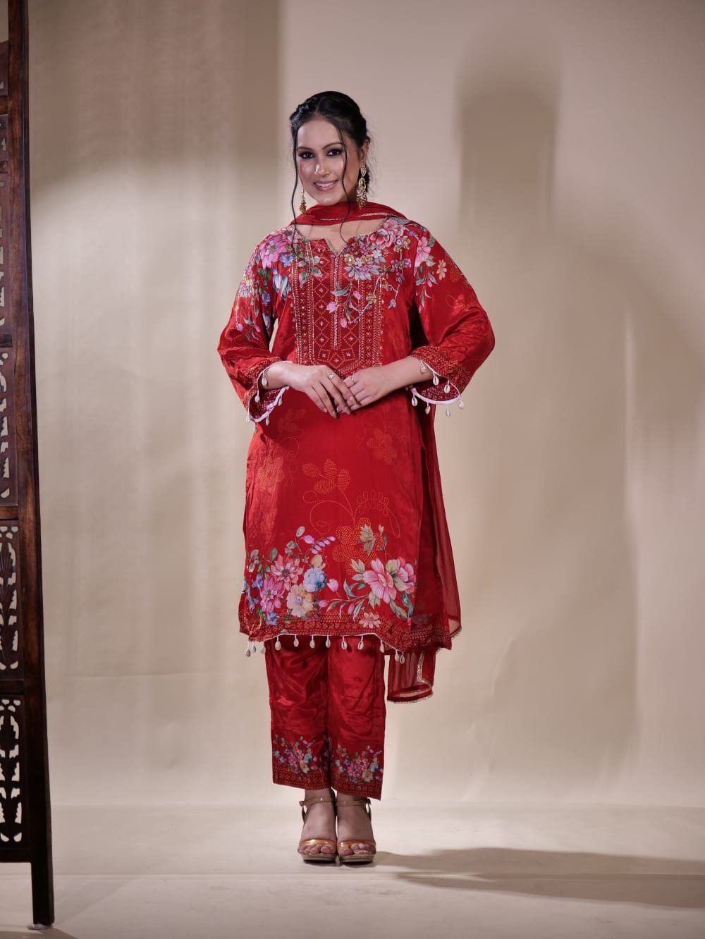 A Timeless Classic for Festive Occasions TT051