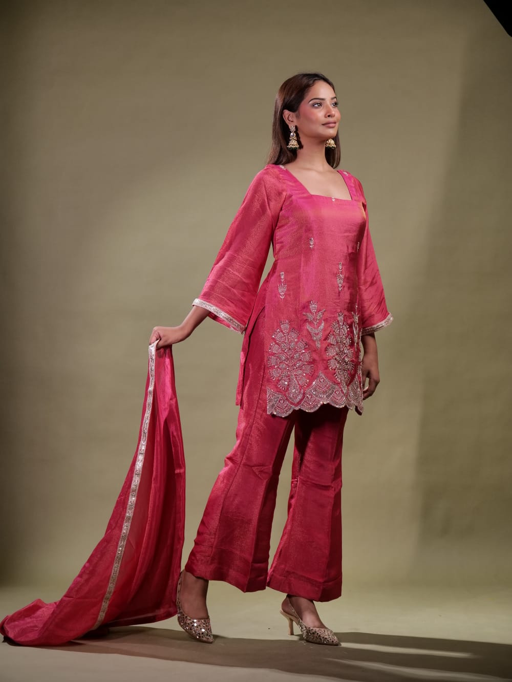 Stunning Suit With Cutout Wok TT062