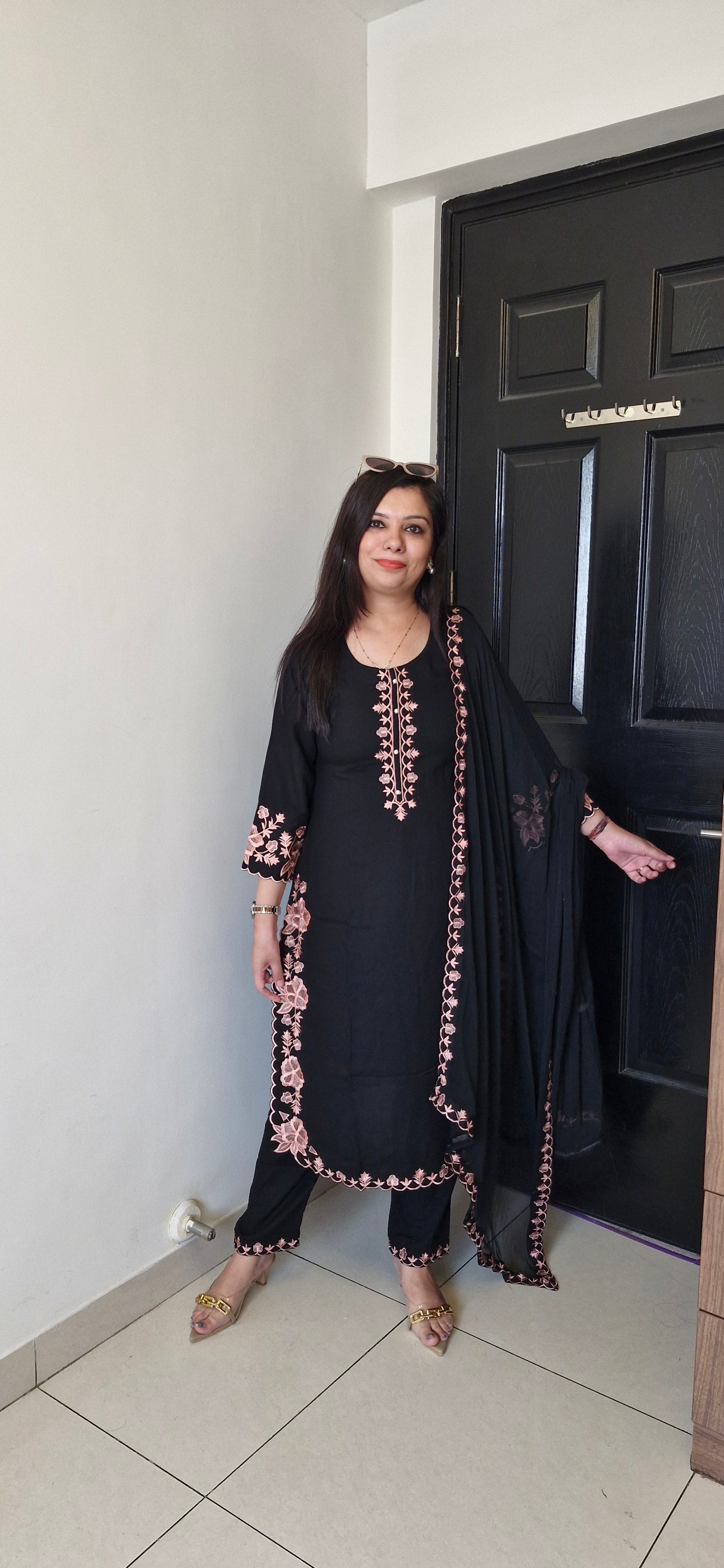 Beautiful Cutwork suit set TT141