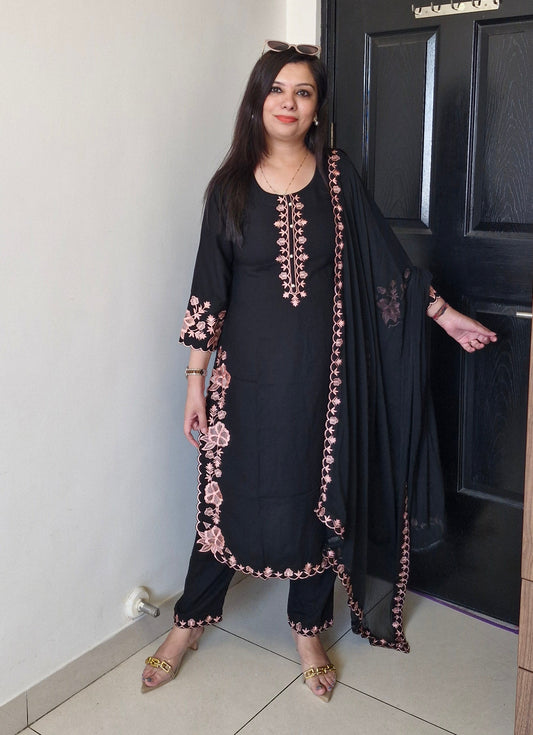 Beautiful Cutwork suit set TT141