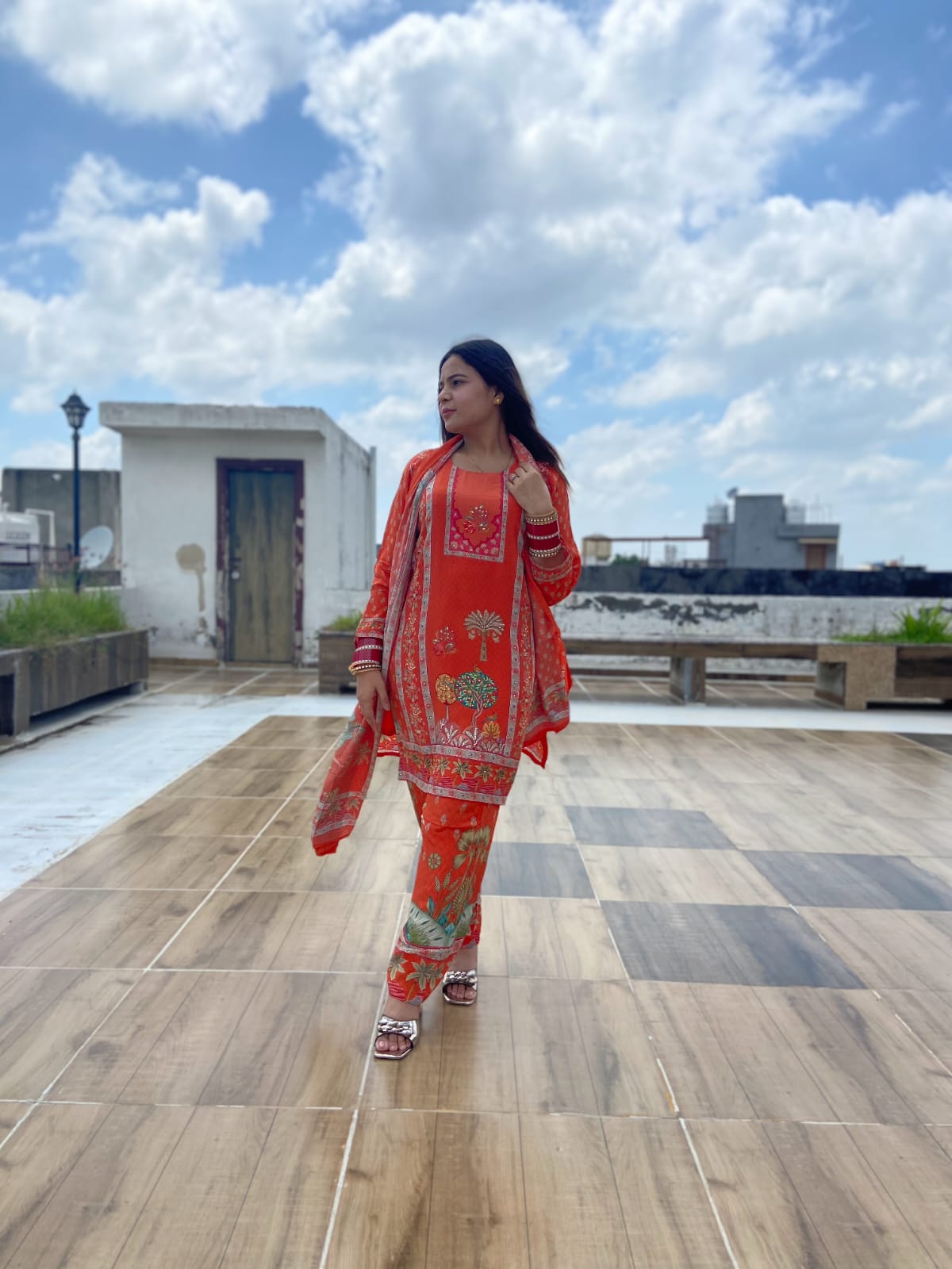 Beautiful Full Sleeves Designer Suit TT003