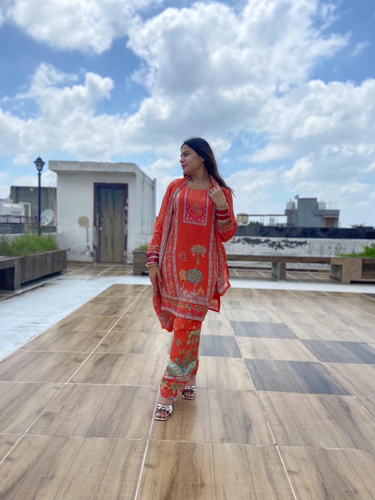 Beautiful Full Sleeves Designer Suit TT003