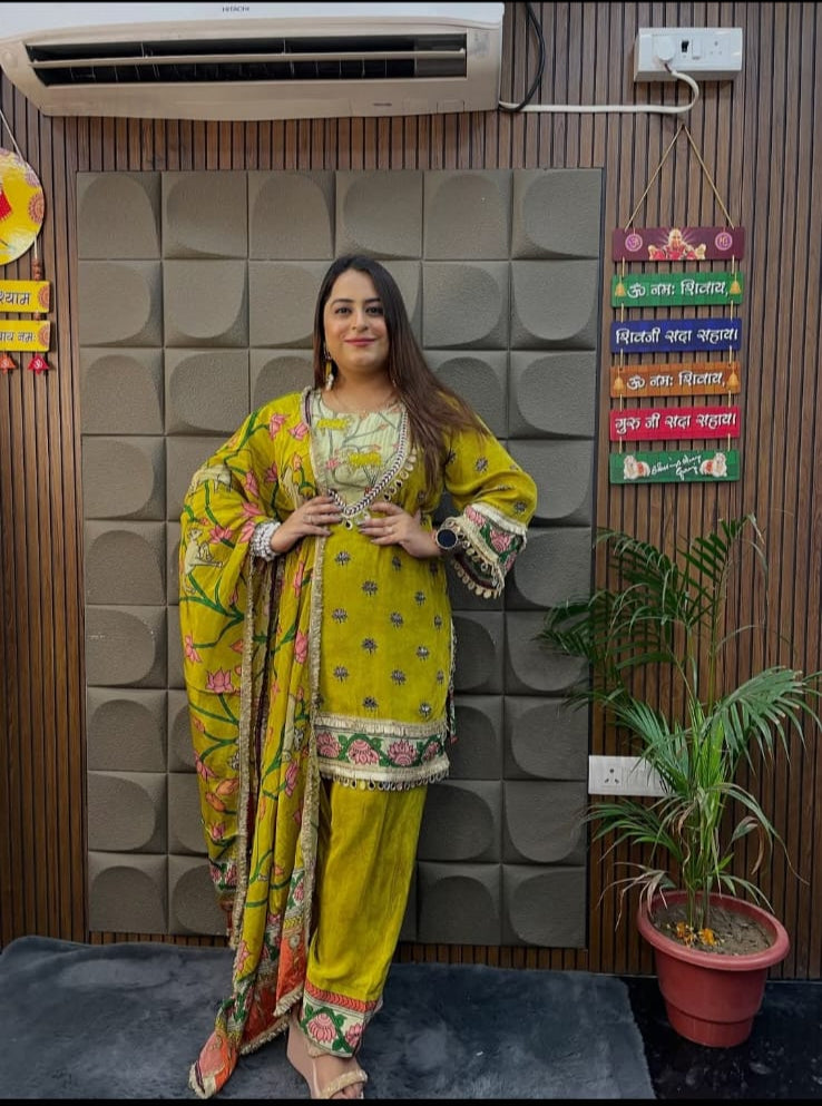 Beautiful Floral Suit With Lace Work TT035