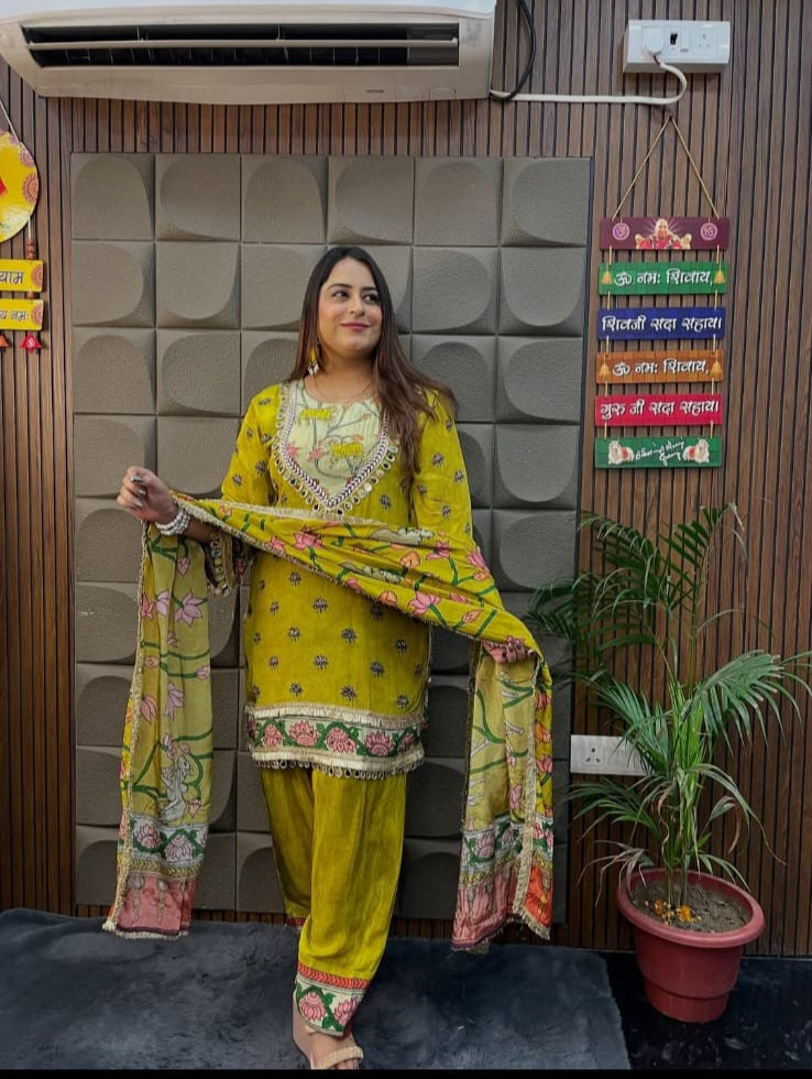 Beautiful Floral Suit With Lace Work TT035