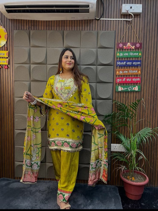 Beautiful Floral Suit With Lace Work TT035