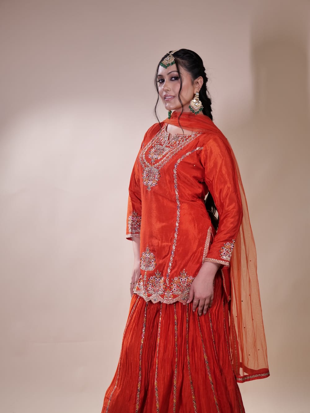 Elegant Traditional Attire with Intricate Detailing TT044