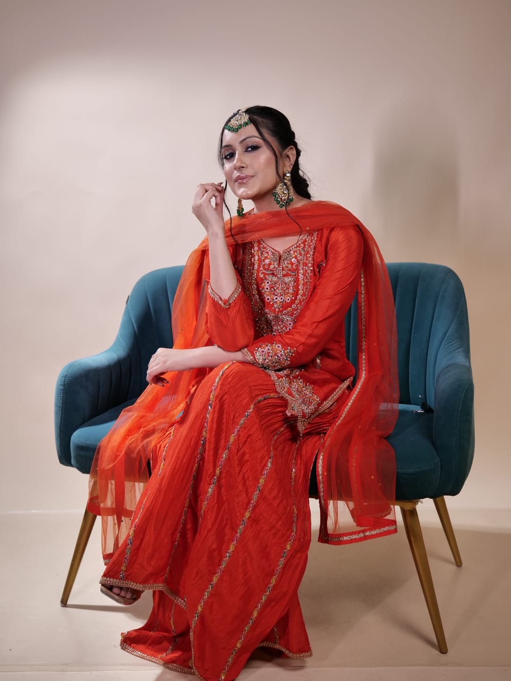 Elegant Traditional Attire with Intricate Detailing TT044