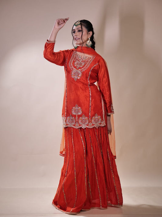 Elegant Traditional Attire with Intricate Detailing TT044