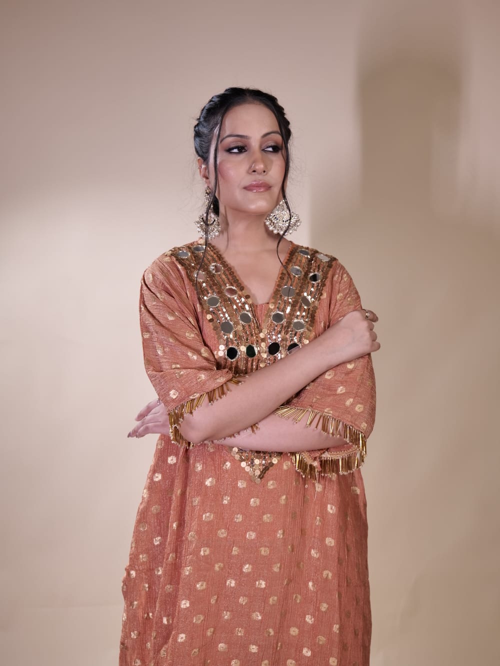 Elegant Traditional Ensemble with Intricate Detailing TT050