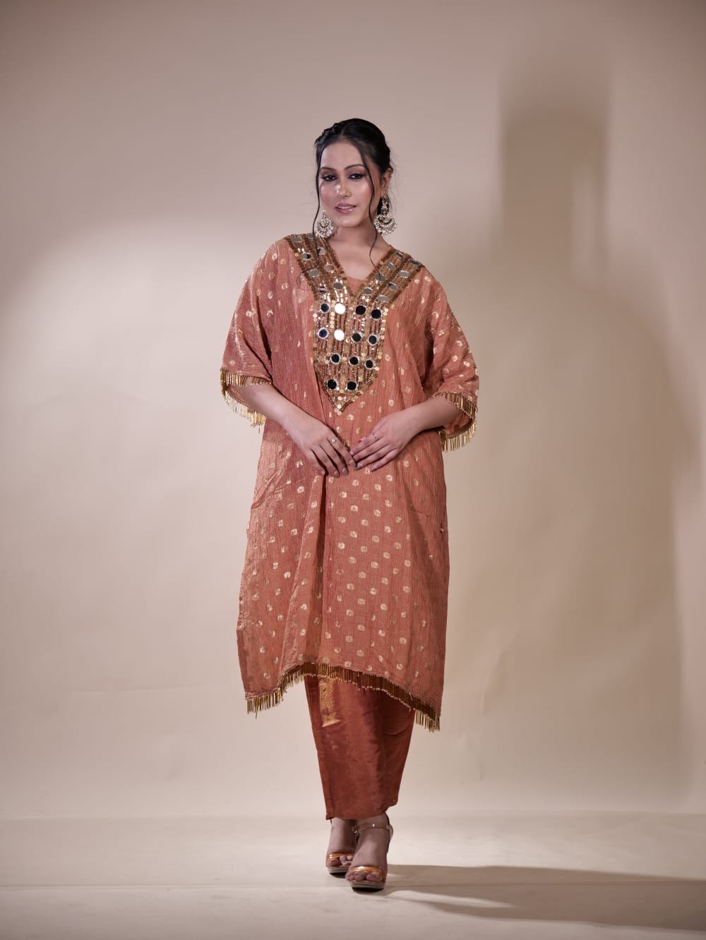 Elegant Traditional Ensemble with Intricate Detailing TT050