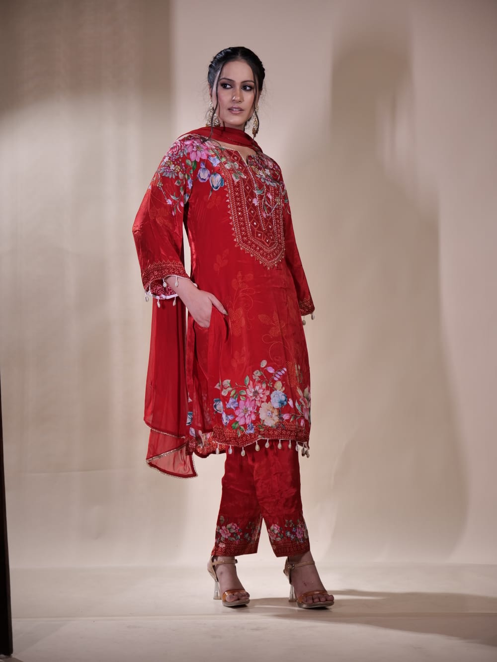 A Timeless Classic for Festive Occasions TT051