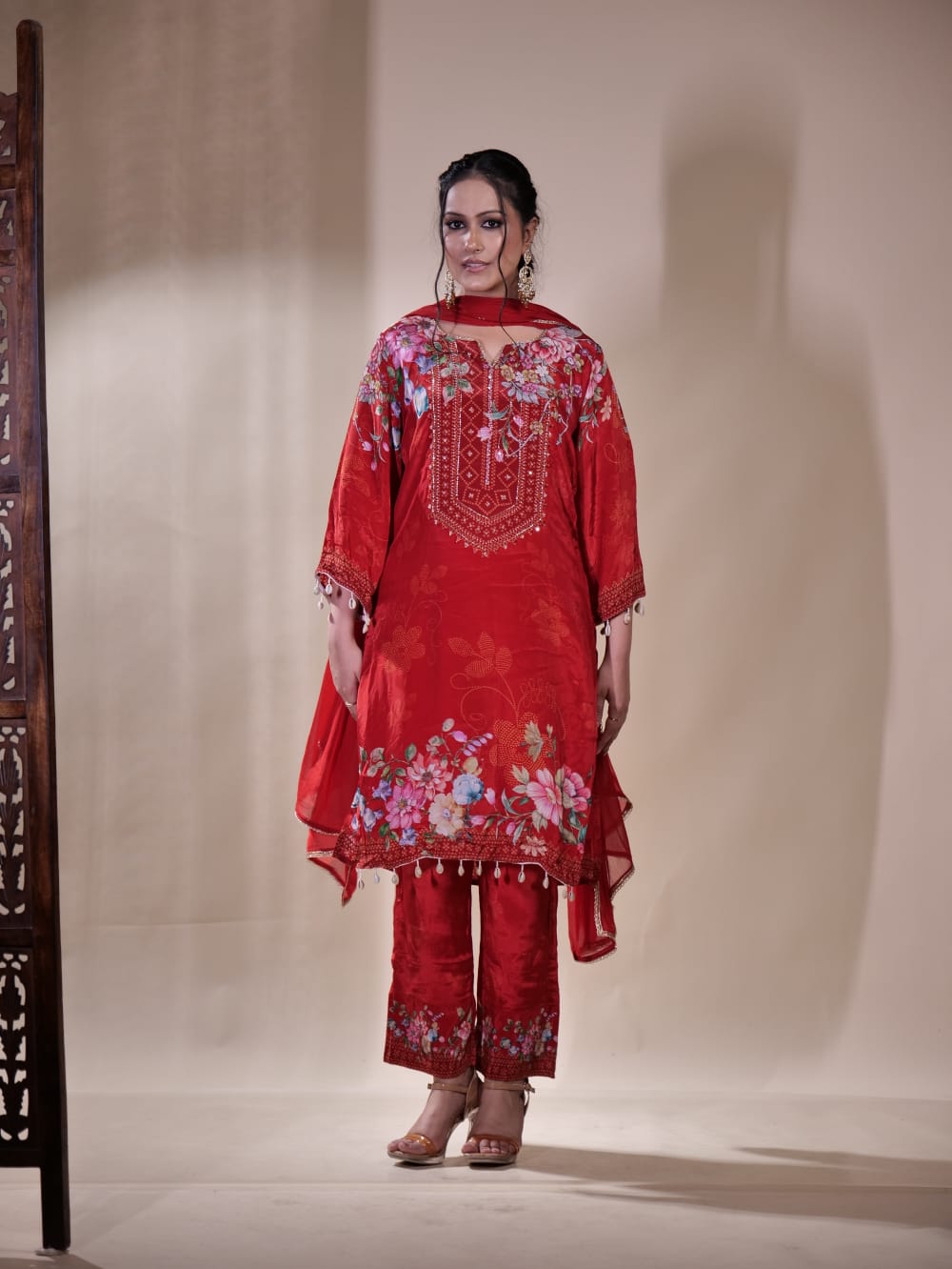 A Timeless Classic for Festive Occasions TT051