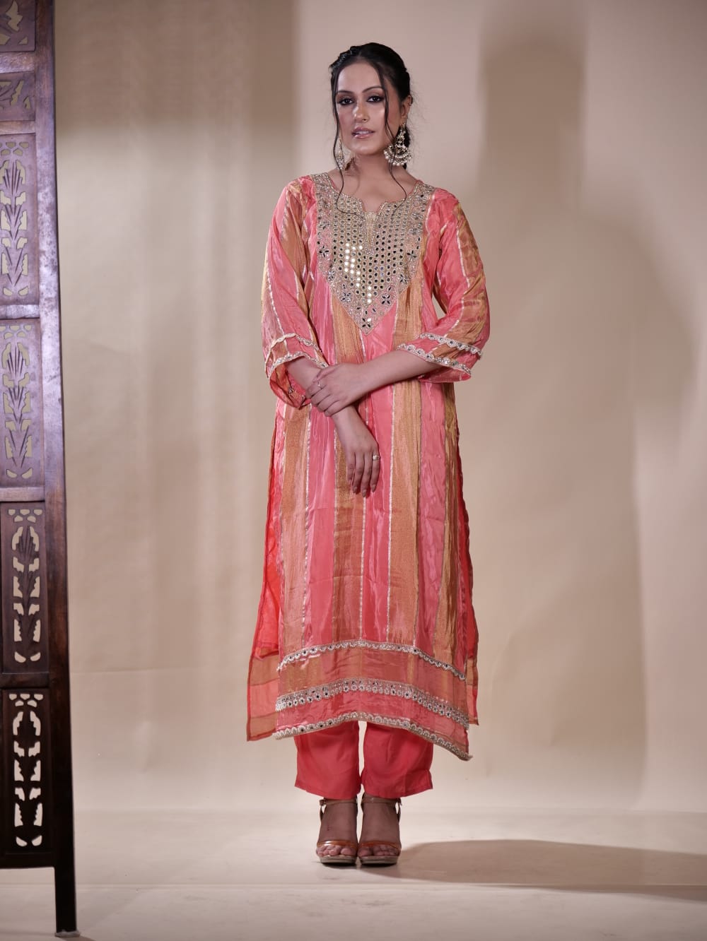 A Beautifully Crafted Salwar Kameez Ensemble TT053