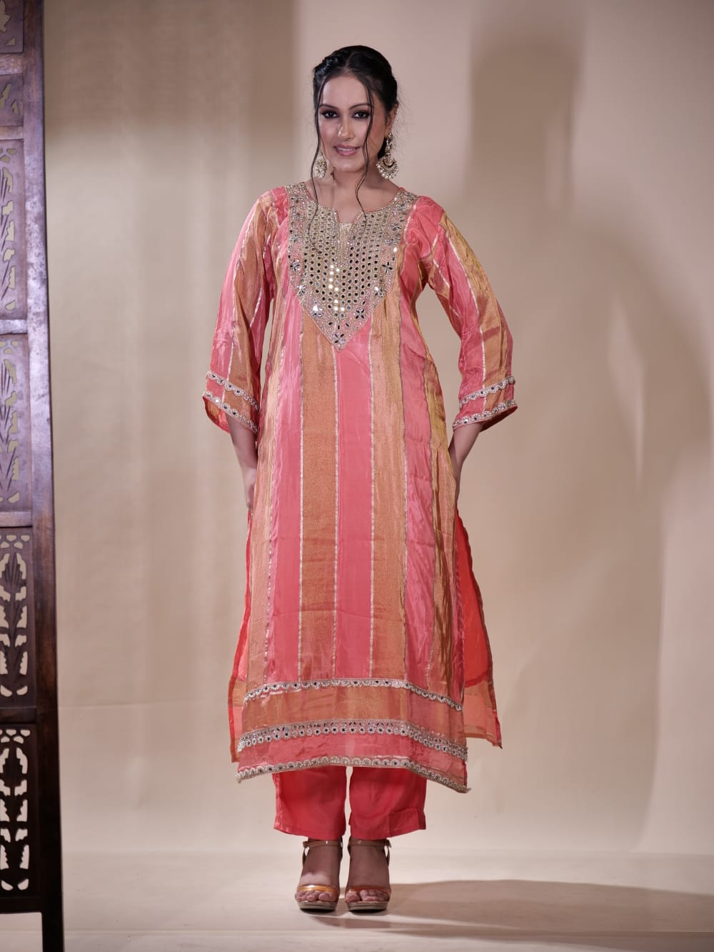 A Beautifully Crafted Salwar Kameez Ensemble TT053