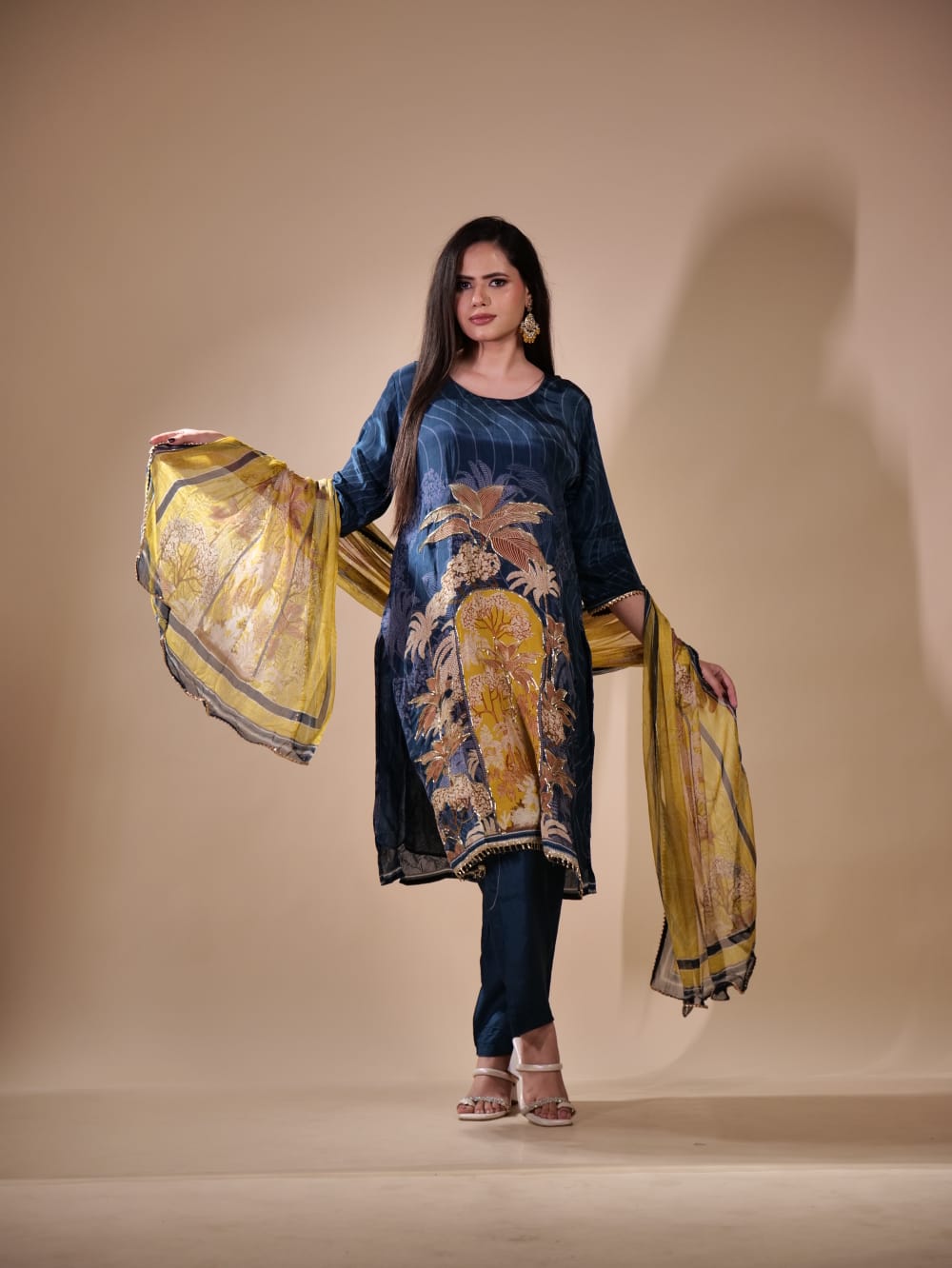 Beautiful Suit With Flower Design TT080