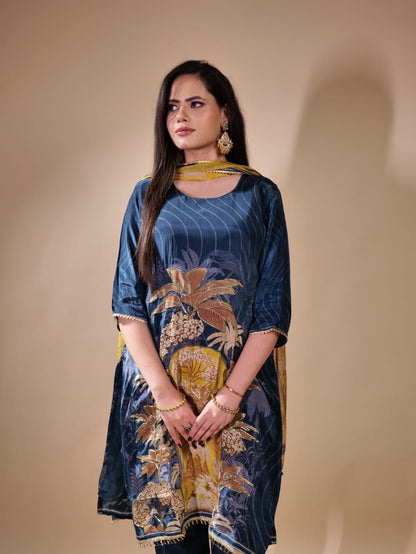 Beautiful Suit With Flower Design TT080