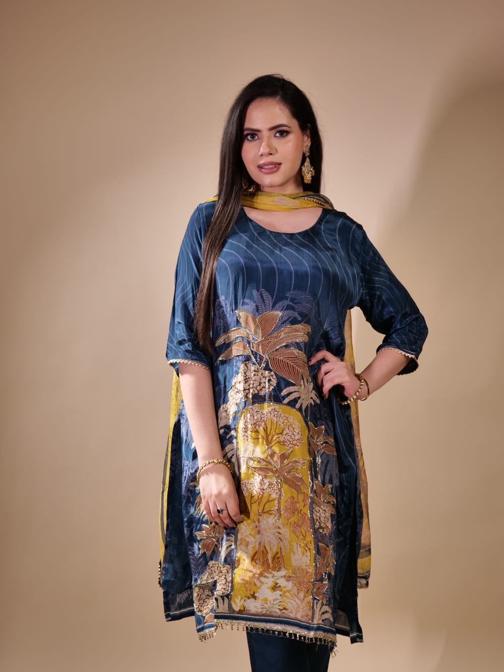 Beautiful Suit With Flower Design TT080