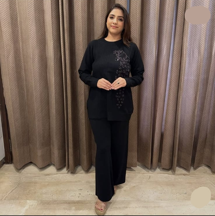 Elegant Sweater With Flower Design TT085