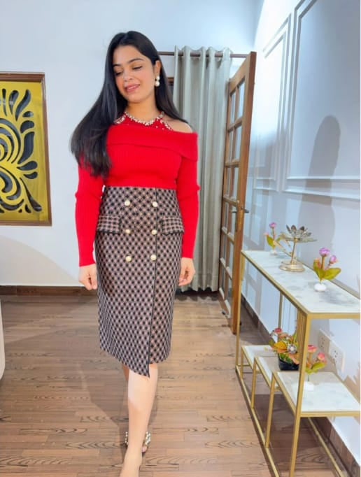 Off Shoulder Embedded Top TT097