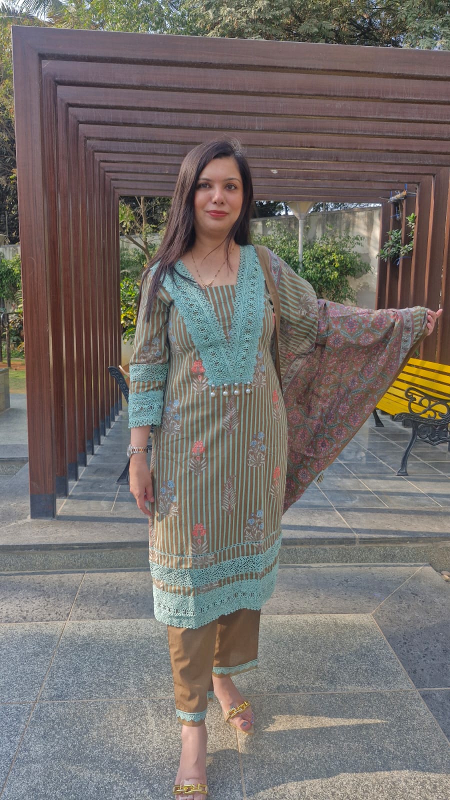 Elegant Lace Suit Set TT128