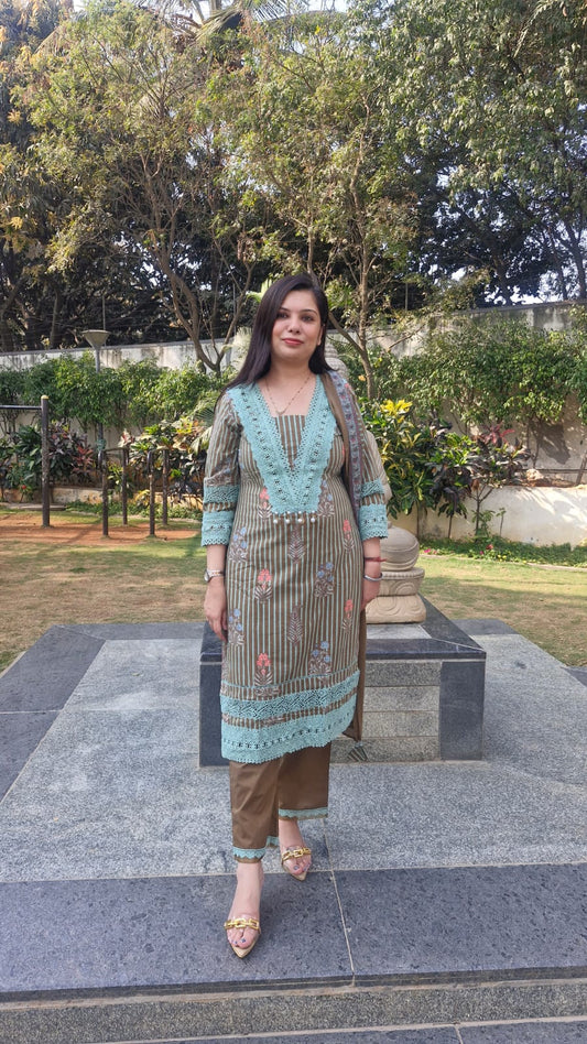 Elegant Lace Suit Set TT128