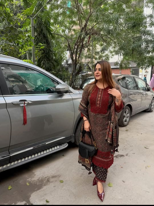 Elegant Lace Detailing Suit Set TT133