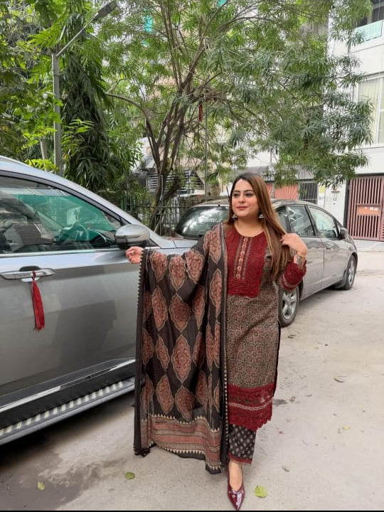 Elegant Lace Detailing Suit Set TT133