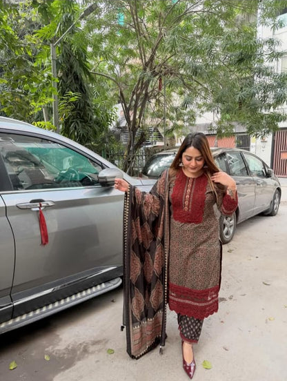 Elegant Lace Detailing Suit Set TT133