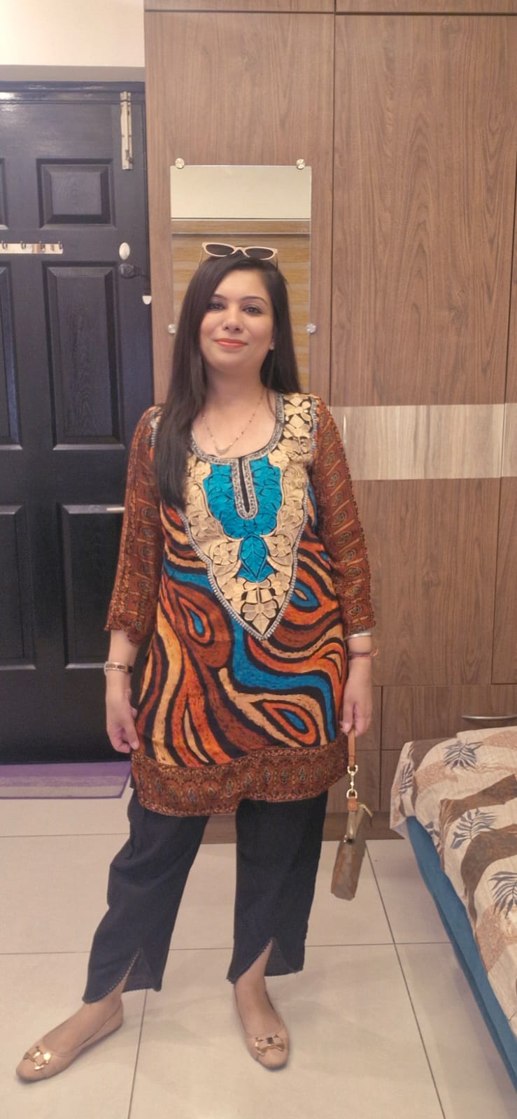 Elegant Suit With U-shape Neck TT140