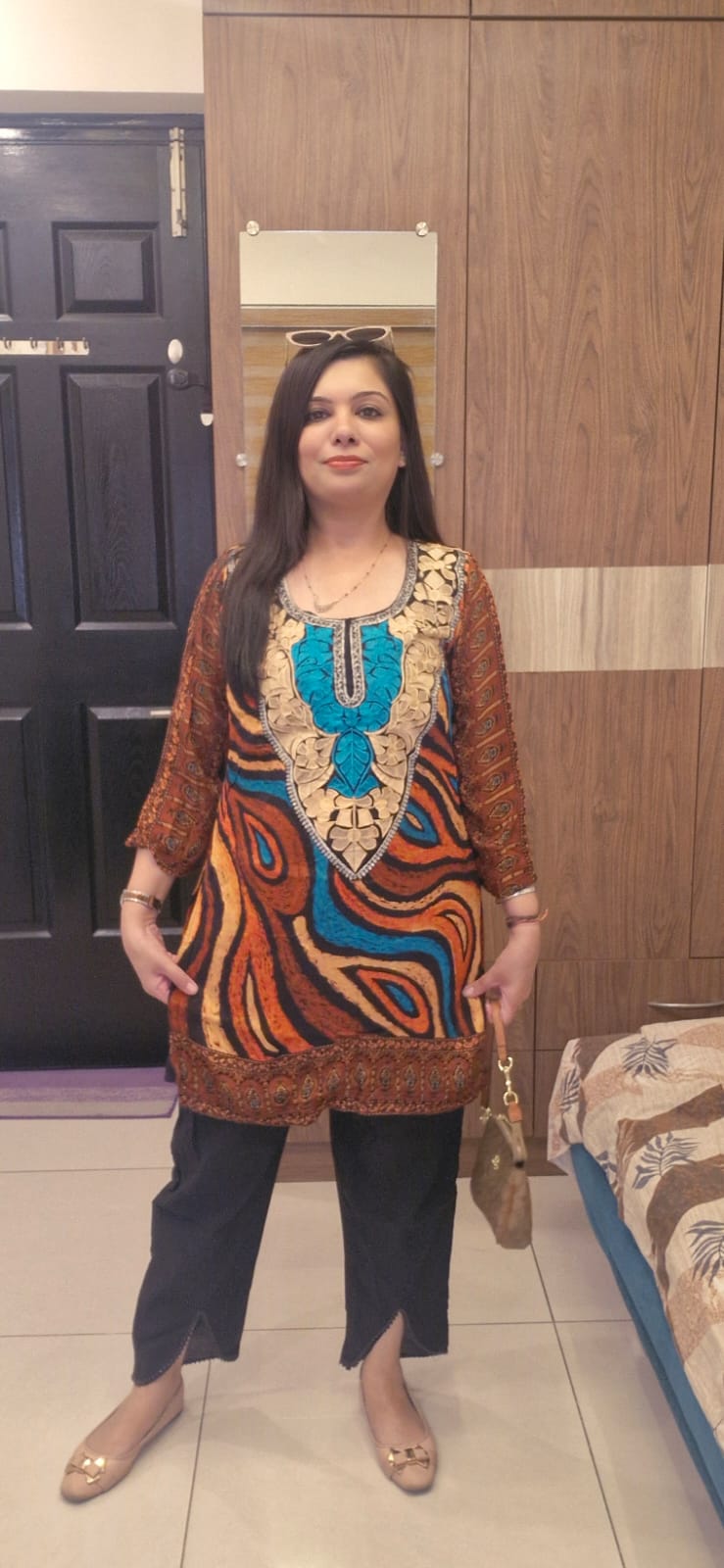 Elegant Suit With U-shape Neck TT140