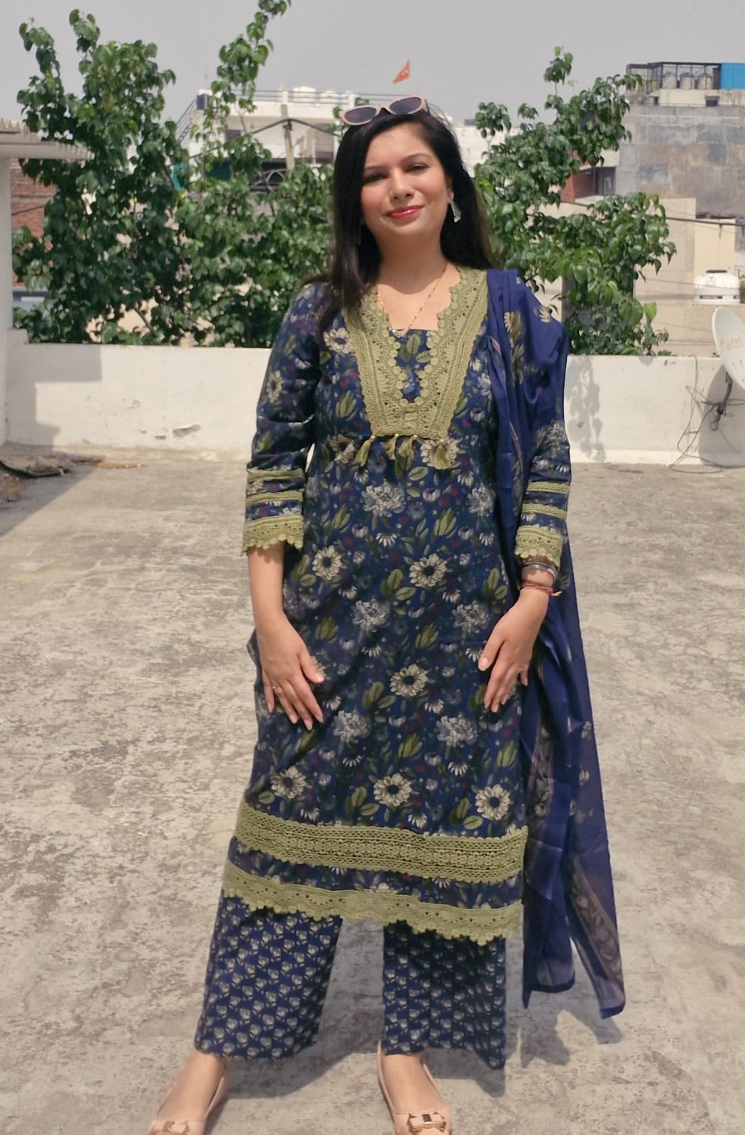 Stunning Floral Print Suit With Lace Work TT146