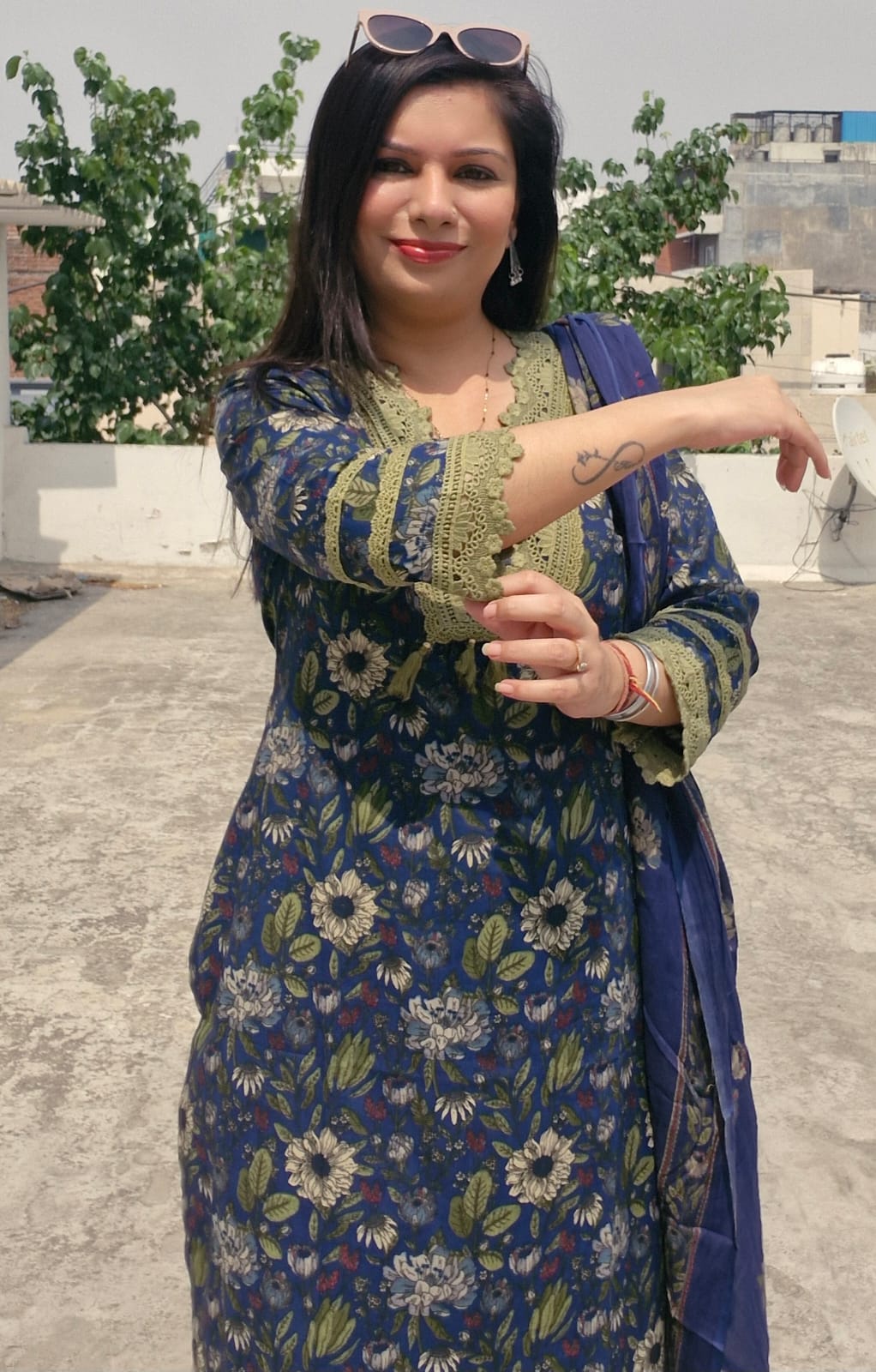 Stunning Floral Print Suit With Lace Work TT146