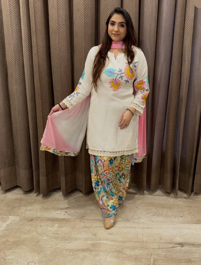 Stunning Lace Work Crepe TT163