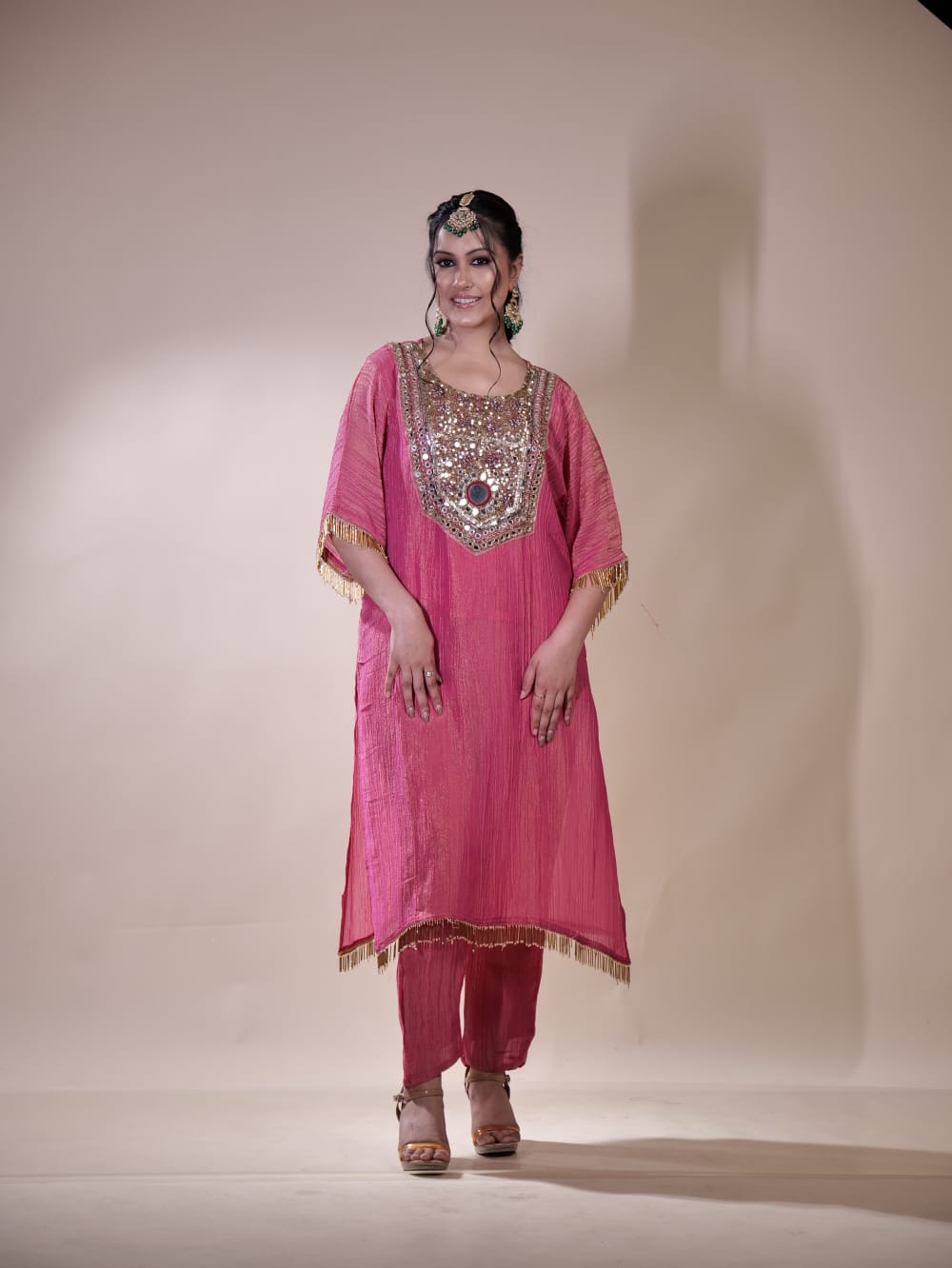 A Glimpse of Festive Glamour TT042