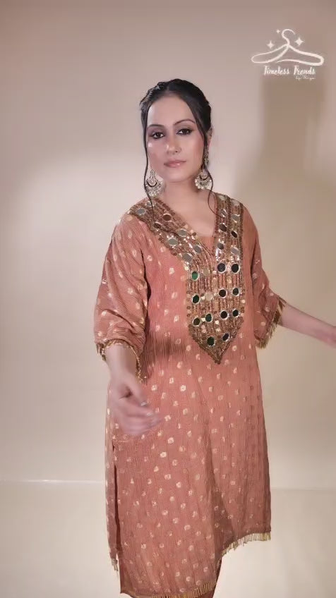 Elegant Traditional Ensemble with Intricate Detailing TT050