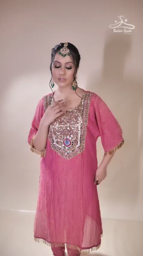 A Glimpse of Festive Glamour TT042